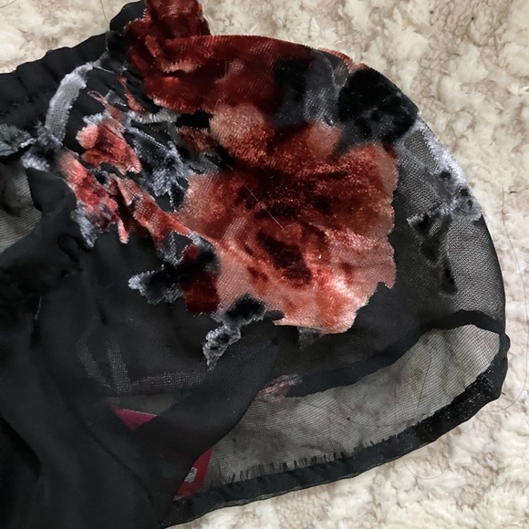 NEW! Xhilaration Elastic Neckline off shoulder/on Velvet Floral Sheer Lined M - Picture 3 of 7